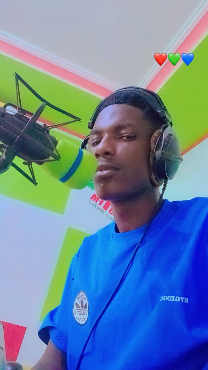 Former Ekuzoa FM sports host Emmanuel Issiful Hygienic joins Voice 93.9 FM